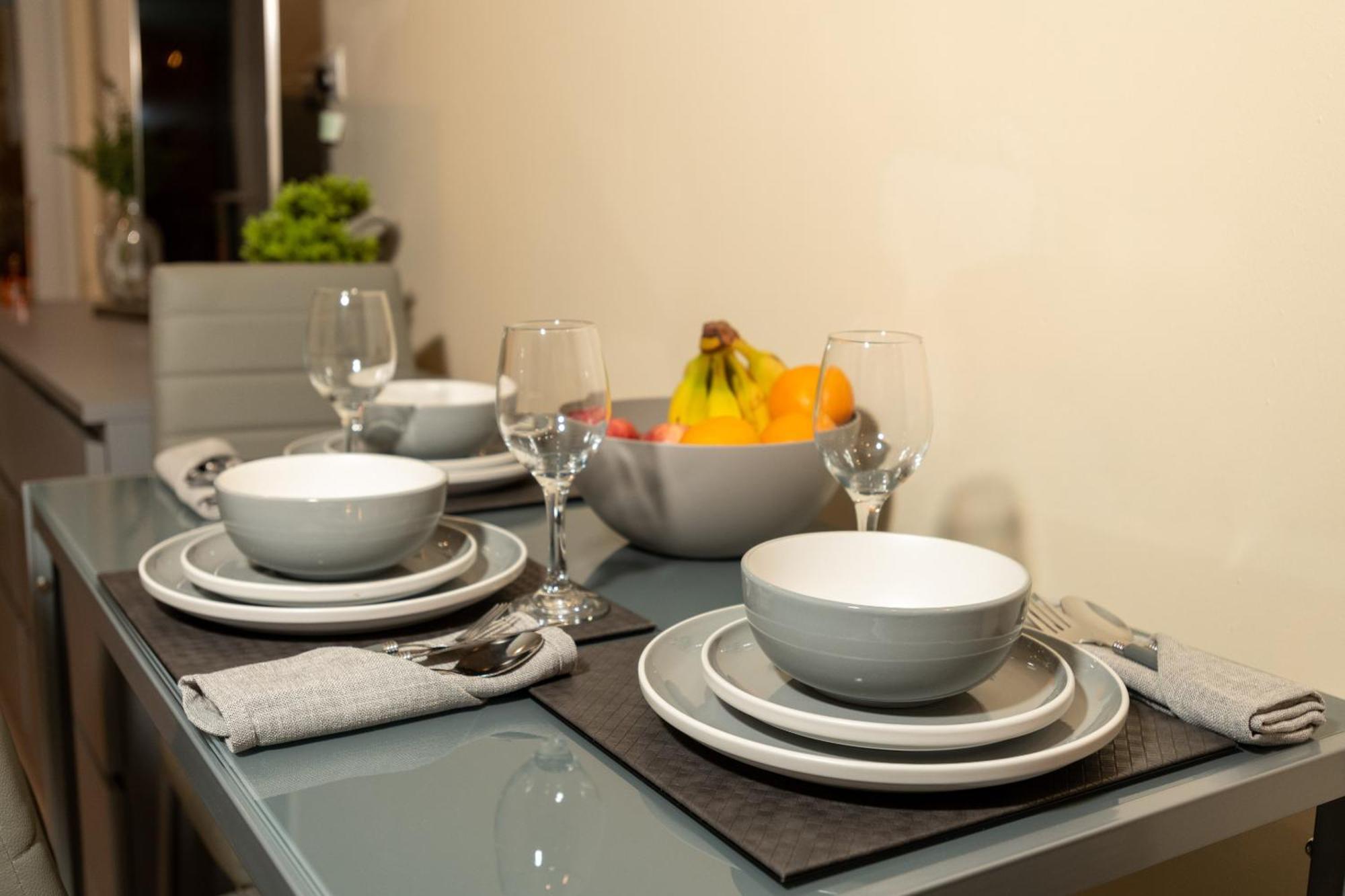 Cosy 1 Bedroom Basement Apartment With Private Patio Area Londra Dış mekan fotoğraf
