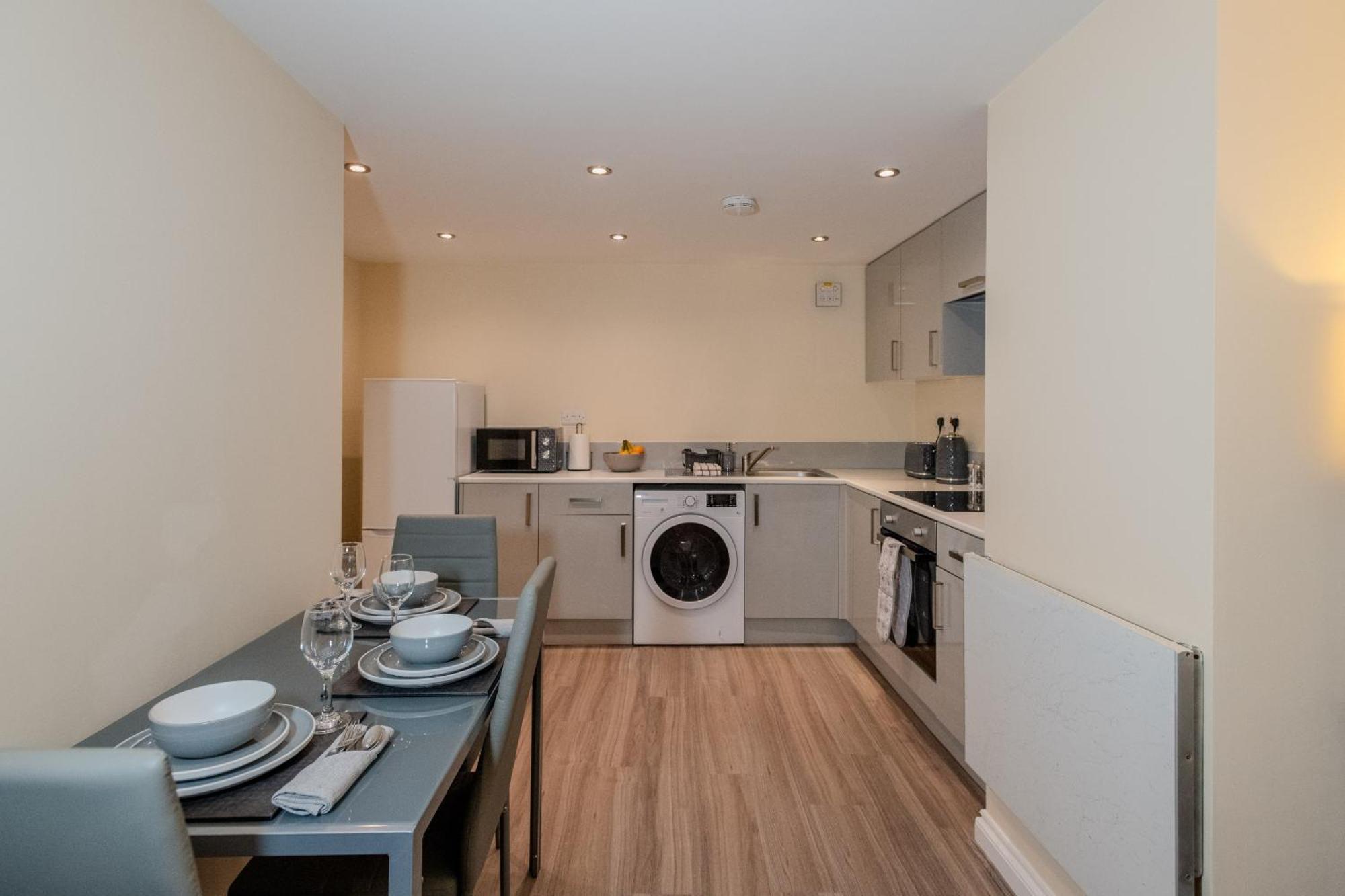 Cosy 1 Bedroom Basement Apartment With Private Patio Area Londra Dış mekan fotoğraf