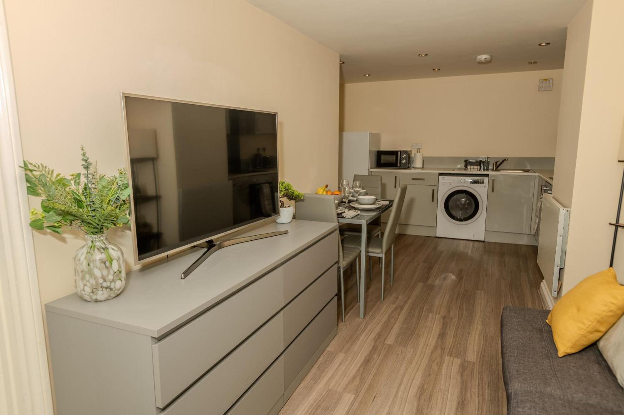 Cosy 1 Bedroom Basement Apartment With Private Patio Area Londra Dış mekan fotoğraf