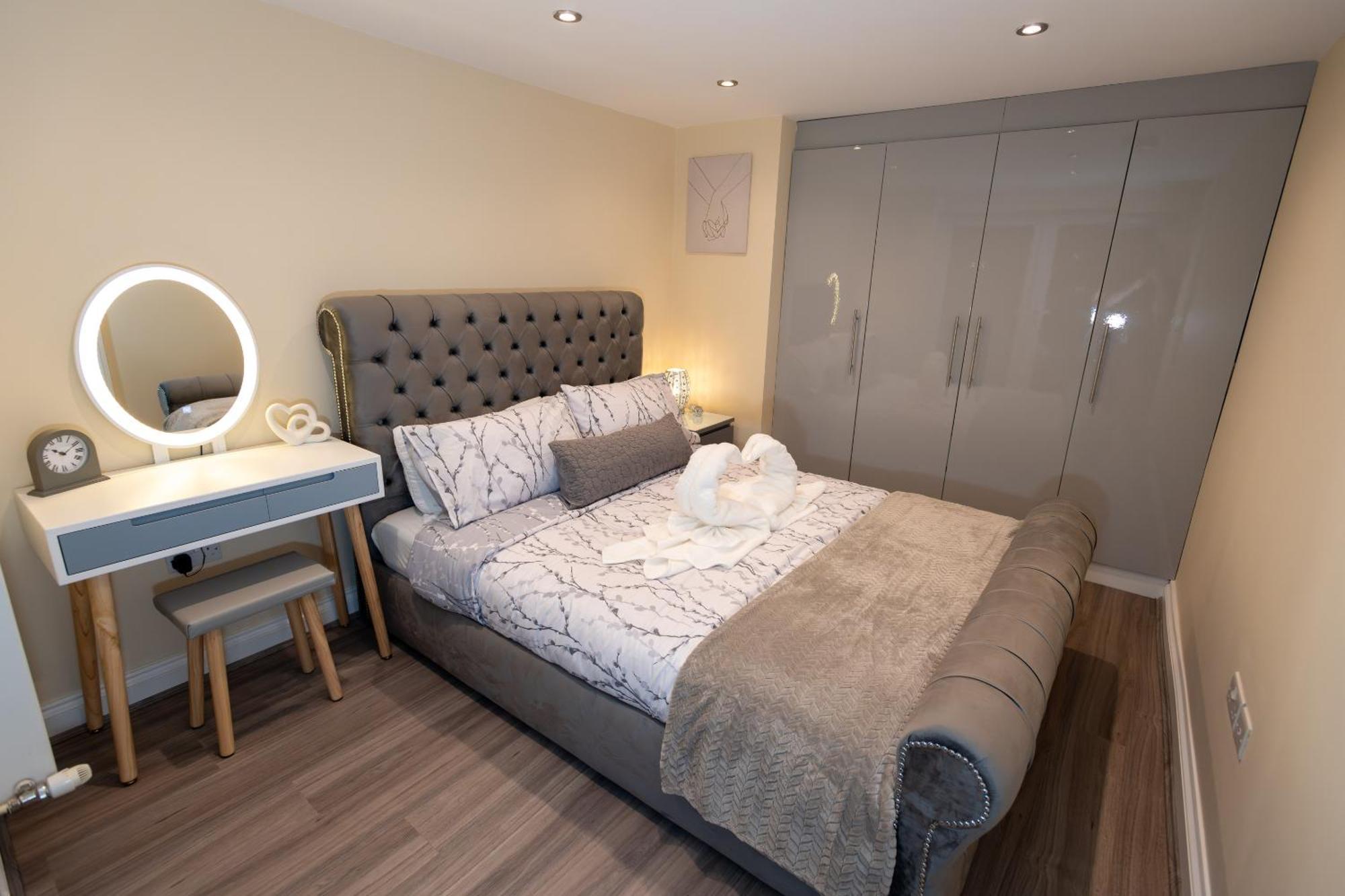 Cosy 1 Bedroom Basement Apartment With Private Patio Area Londra Dış mekan fotoğraf